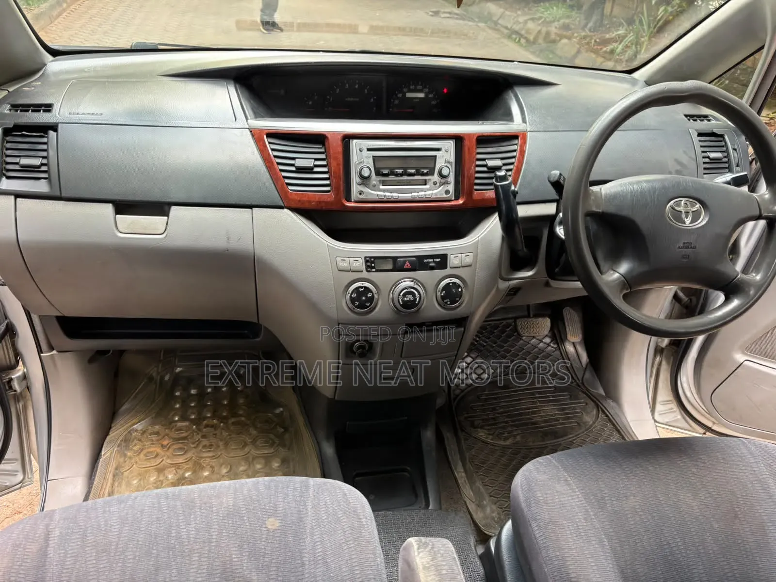 Toyota Noah 2005 Silver