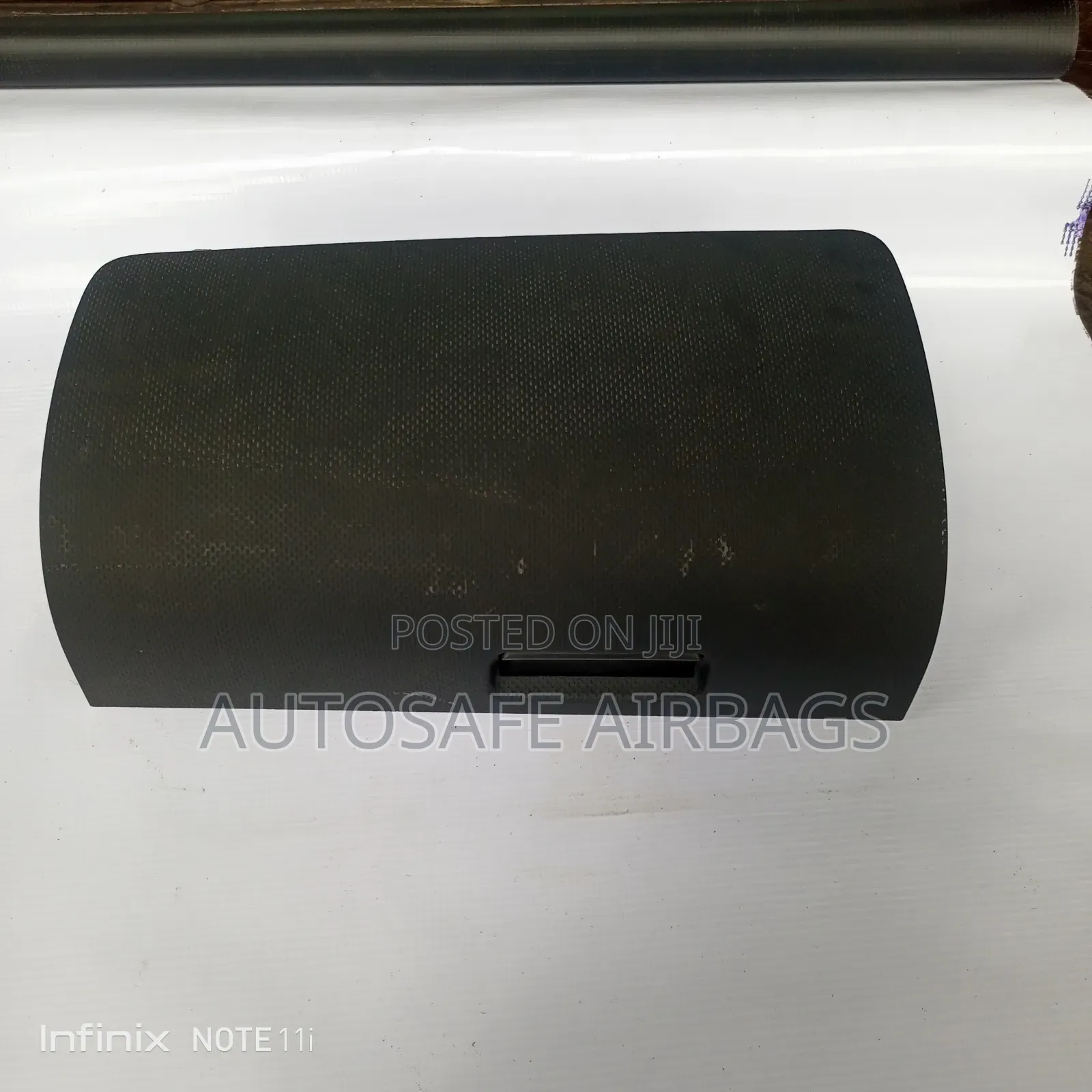 Ist Glove Box
