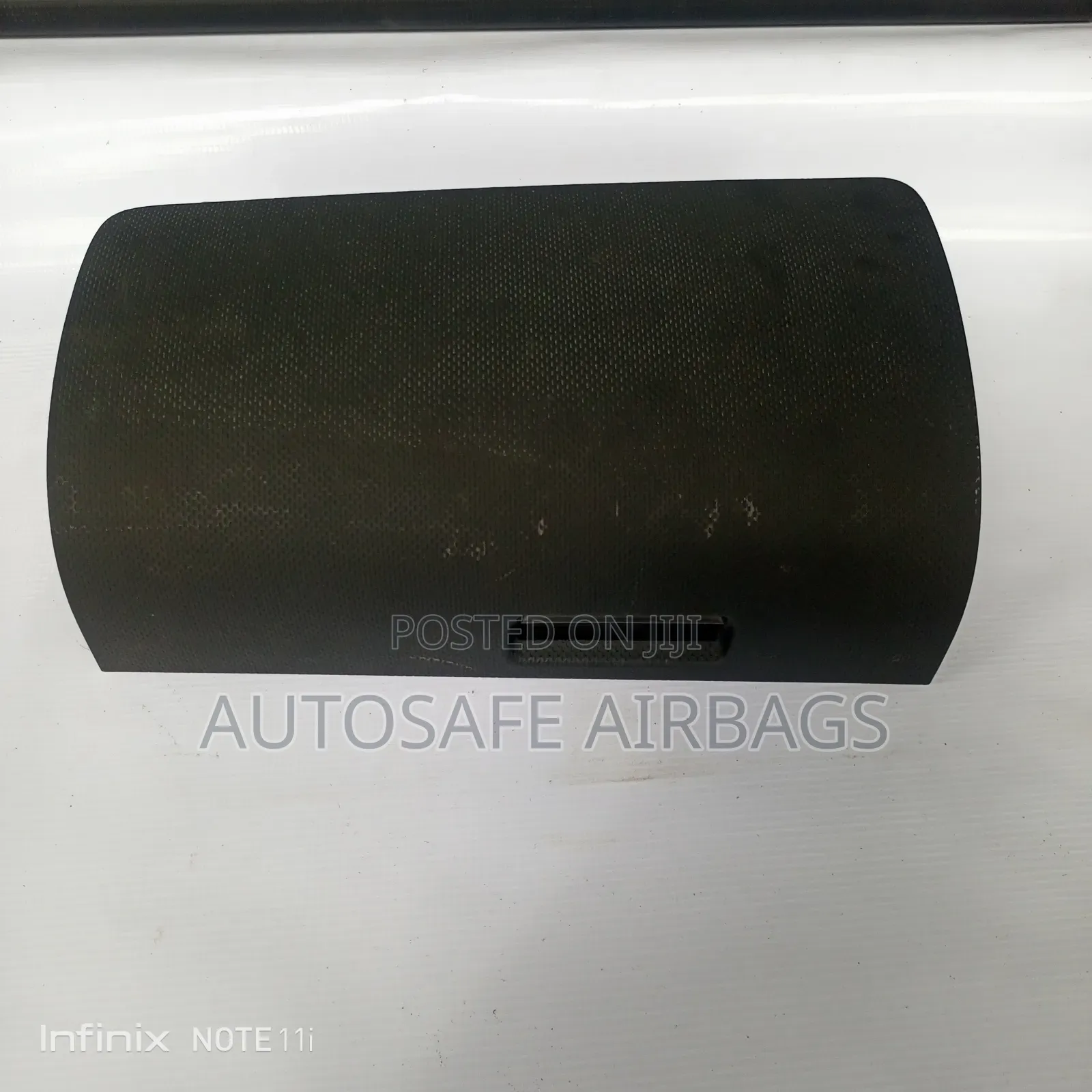 Ist Glove Box