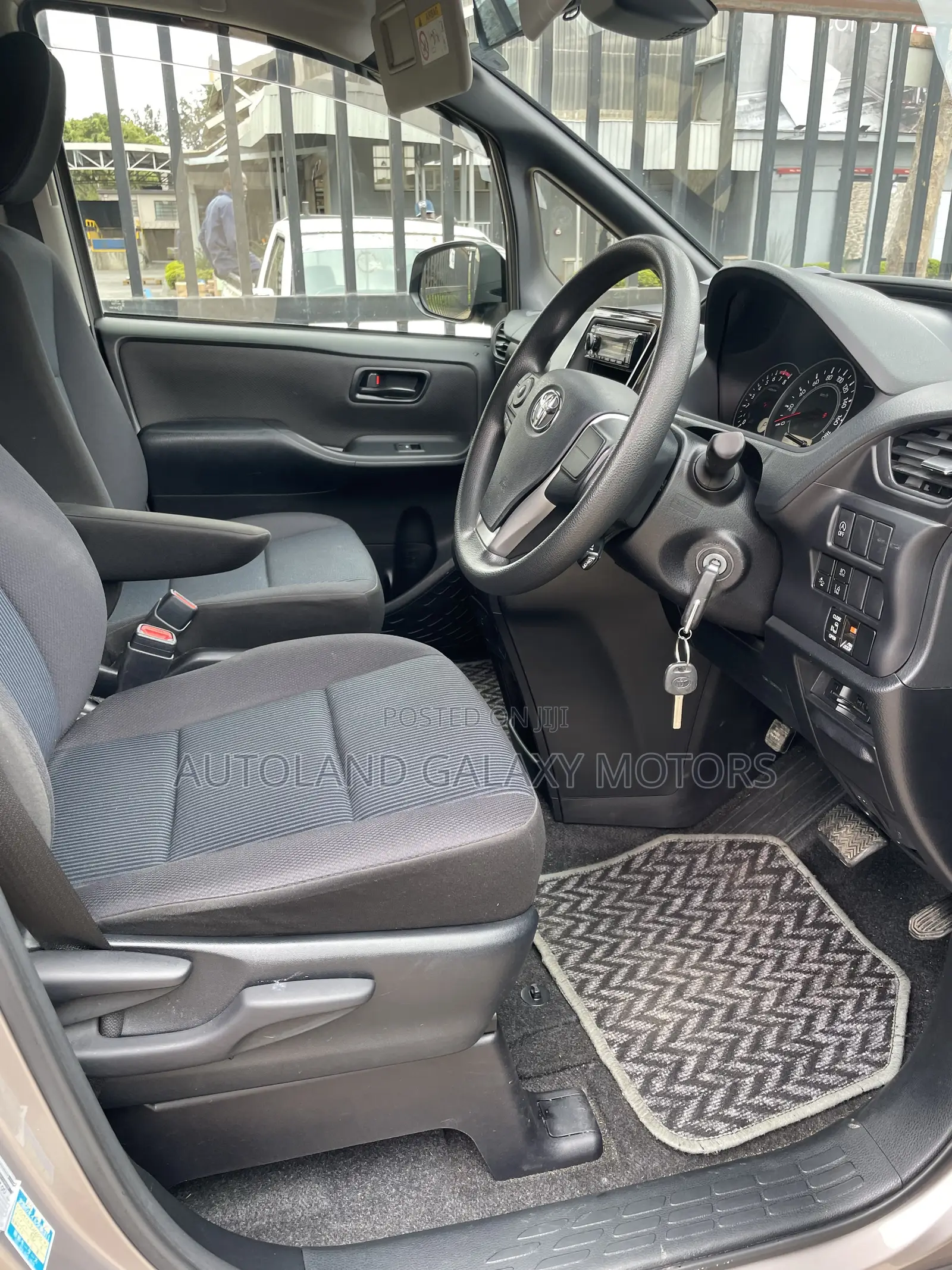Toyota Voxy 2020 Gold
