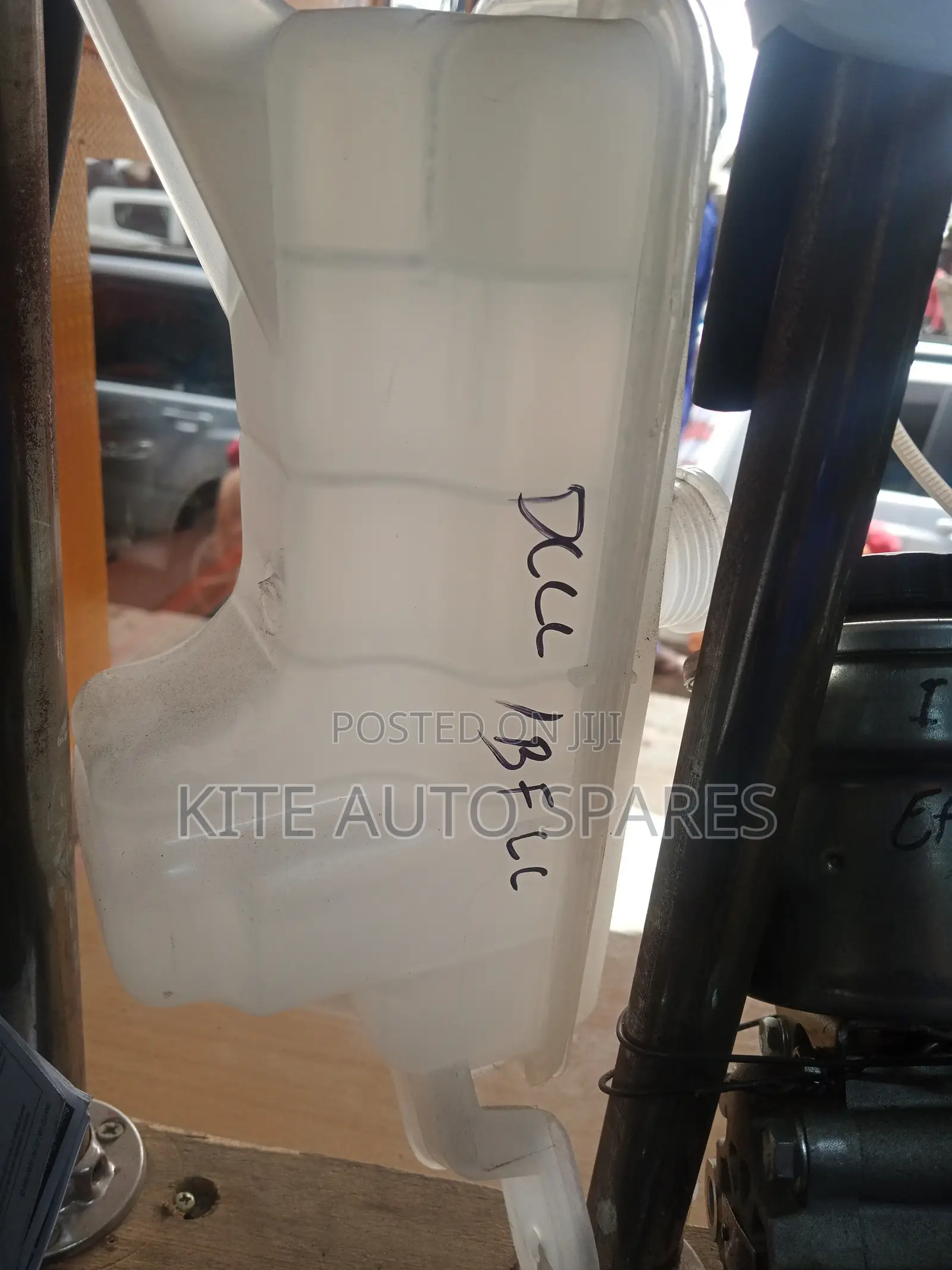 Vanguard/Rav 4 Coolant Bottle