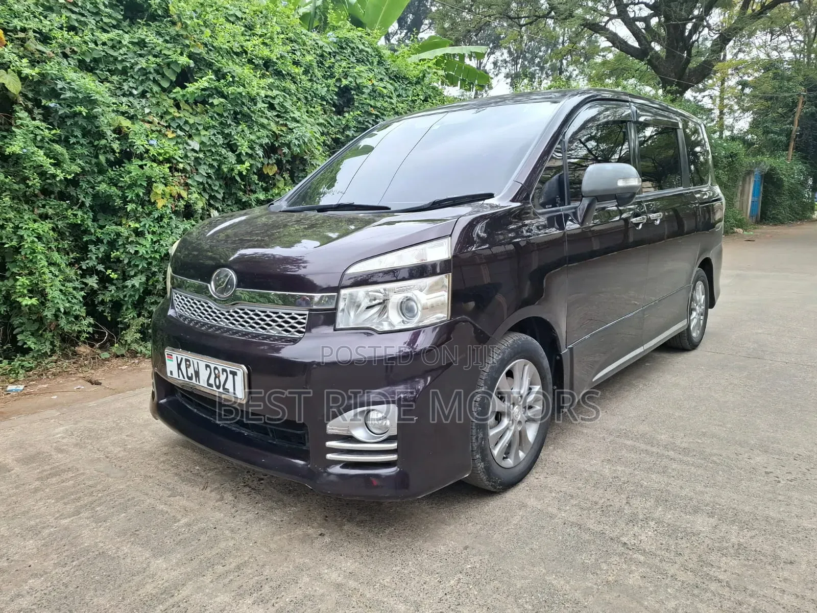Toyota Voxy X L Edition 2WD 8-Seater 2013 Purple