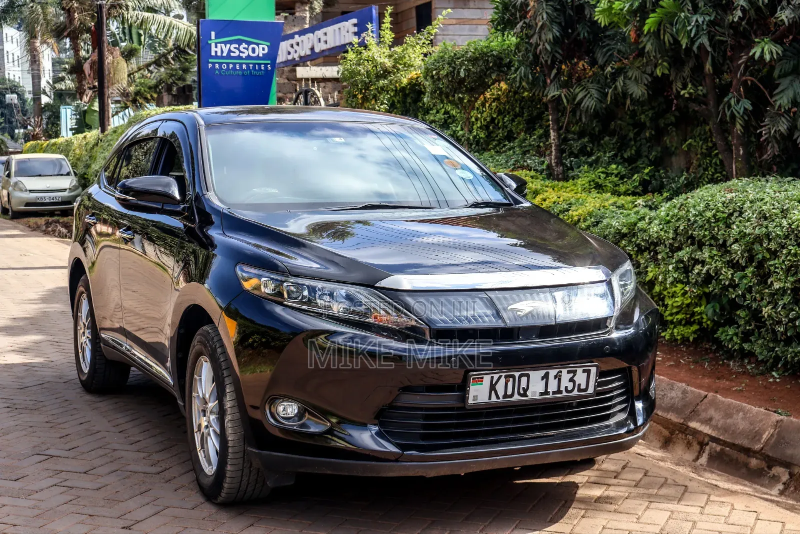 Toyota Harrier 2.0 2017 Black