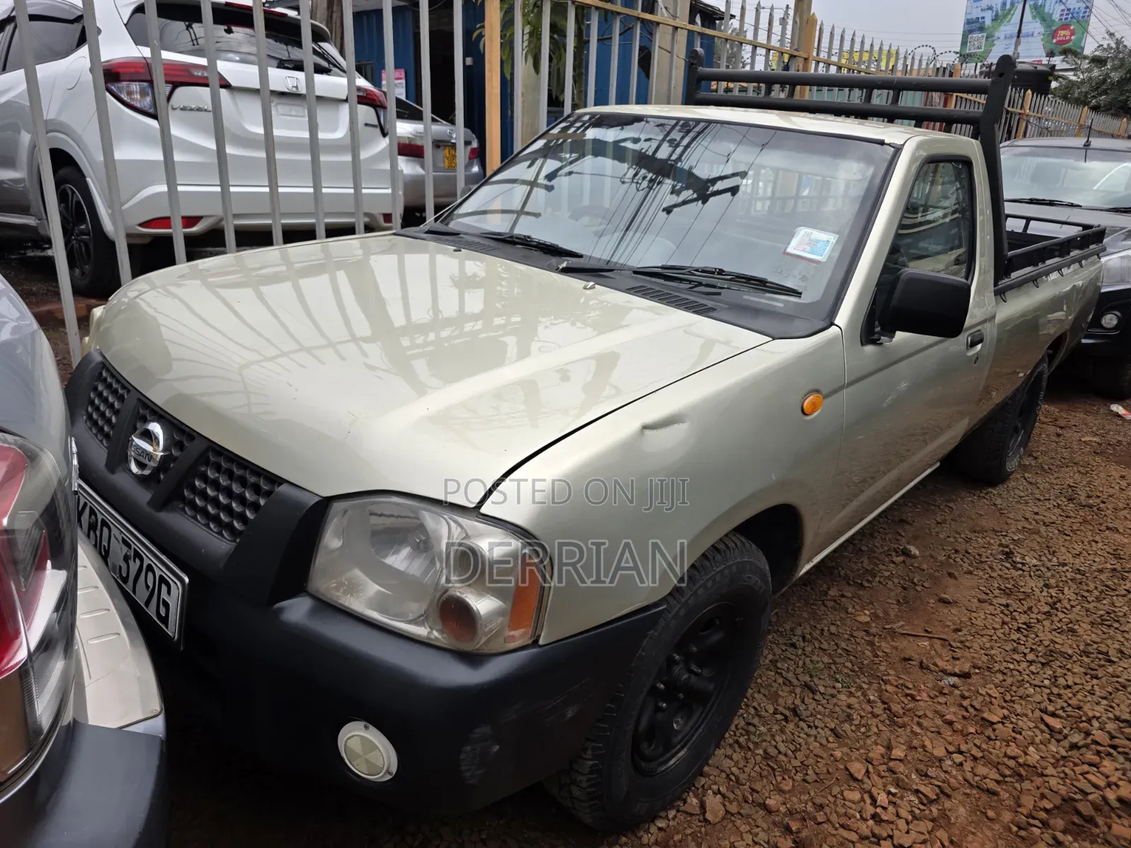 Nissan NP300 2011 Gray