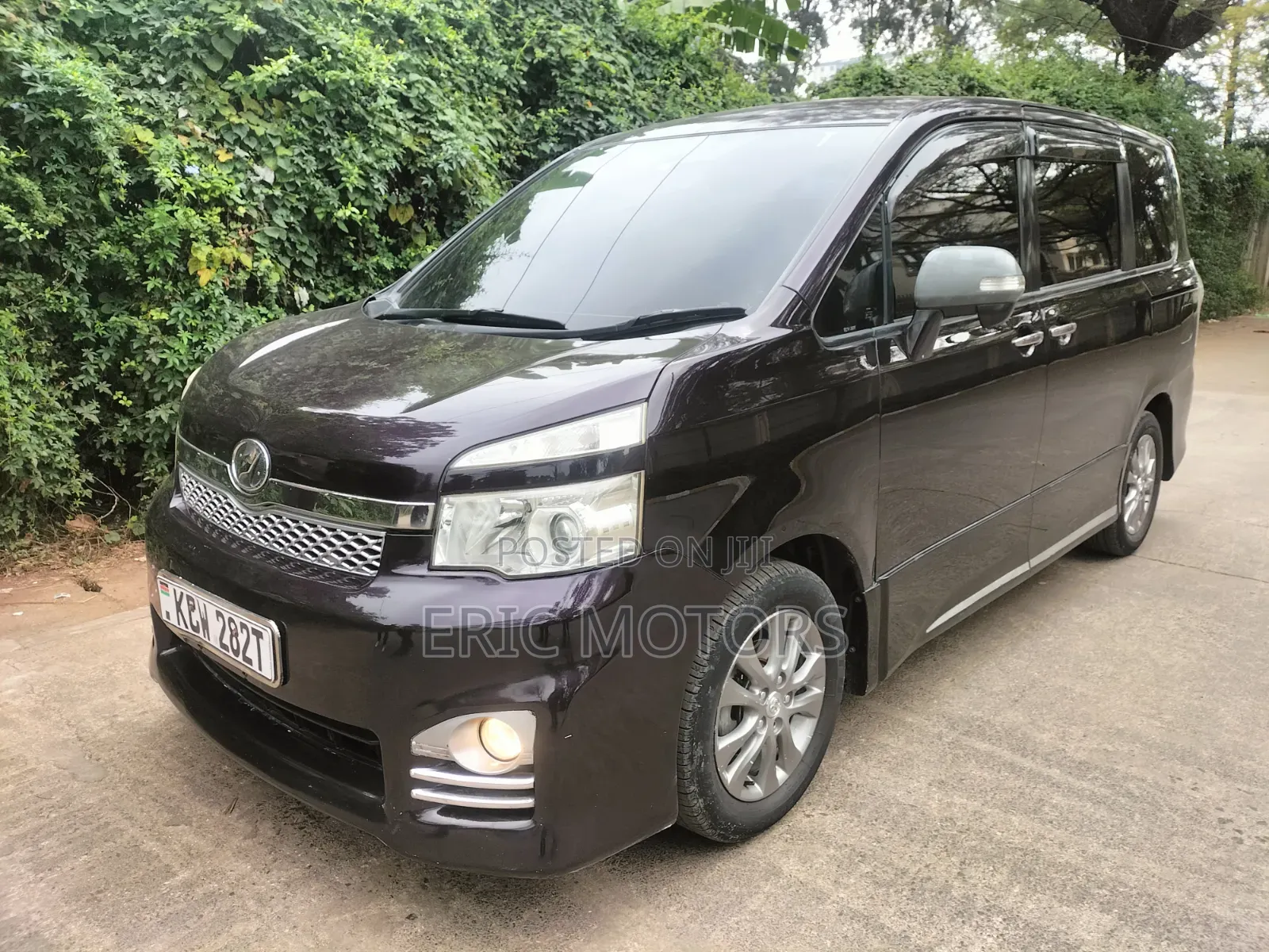 Toyota Voxy 2013 Burgundy