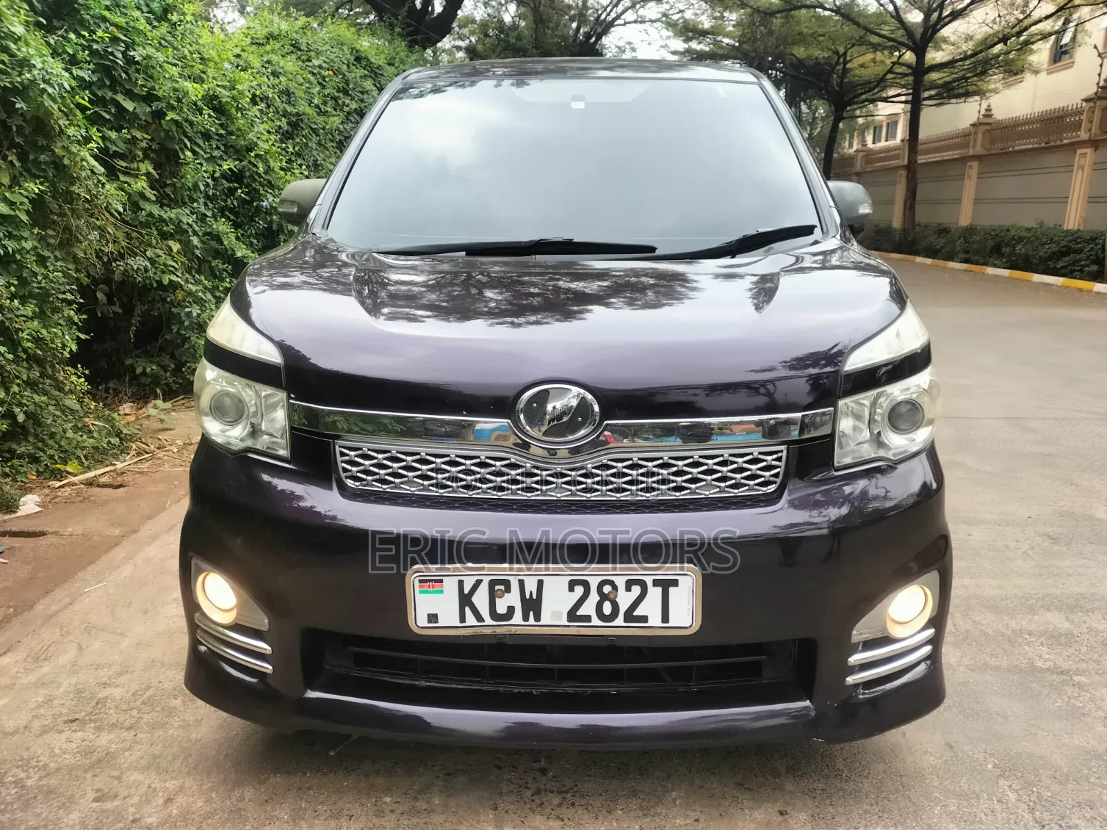 Toyota Voxy 2013 Burgundy