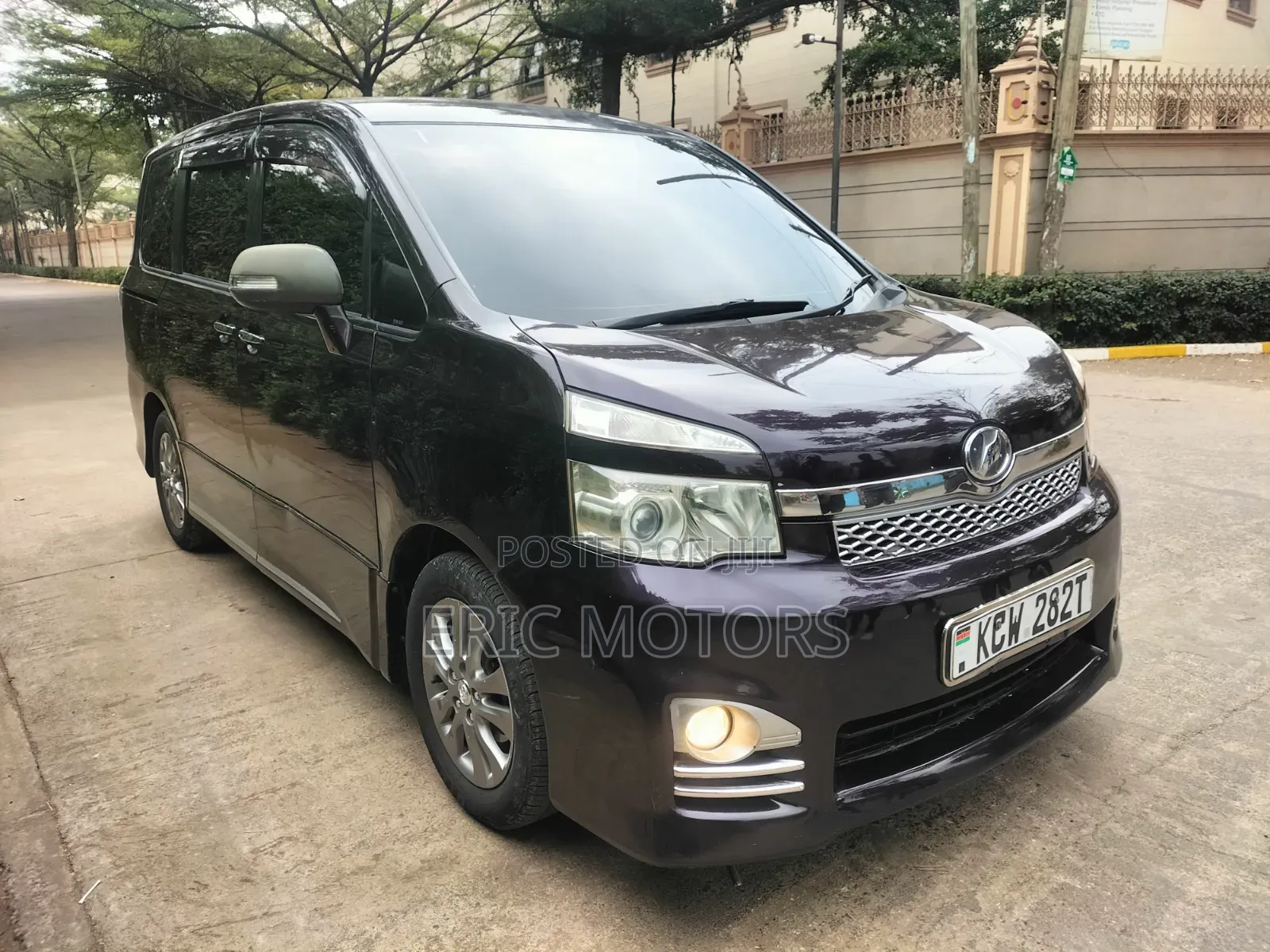 Toyota Voxy 2013 Burgundy