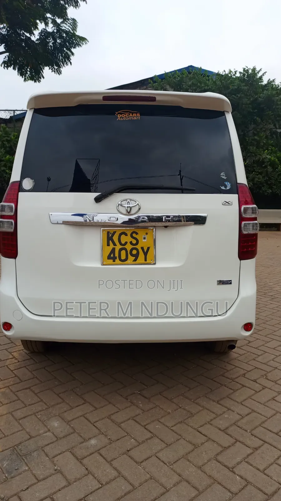 Toyota Noah 2011 White