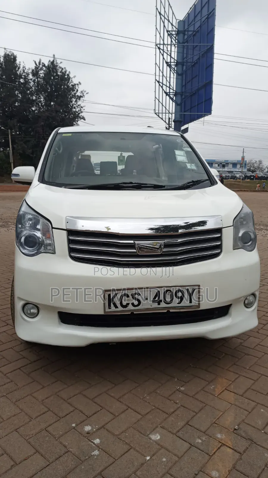 Toyota Noah 2011 White