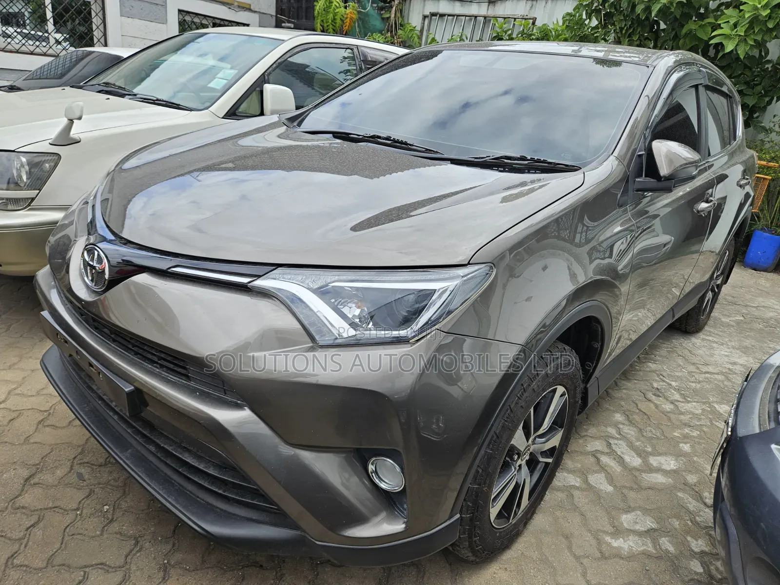 Toyota RAV4 SE FWD (2.5L 4cyl 6A) 2017 Gray