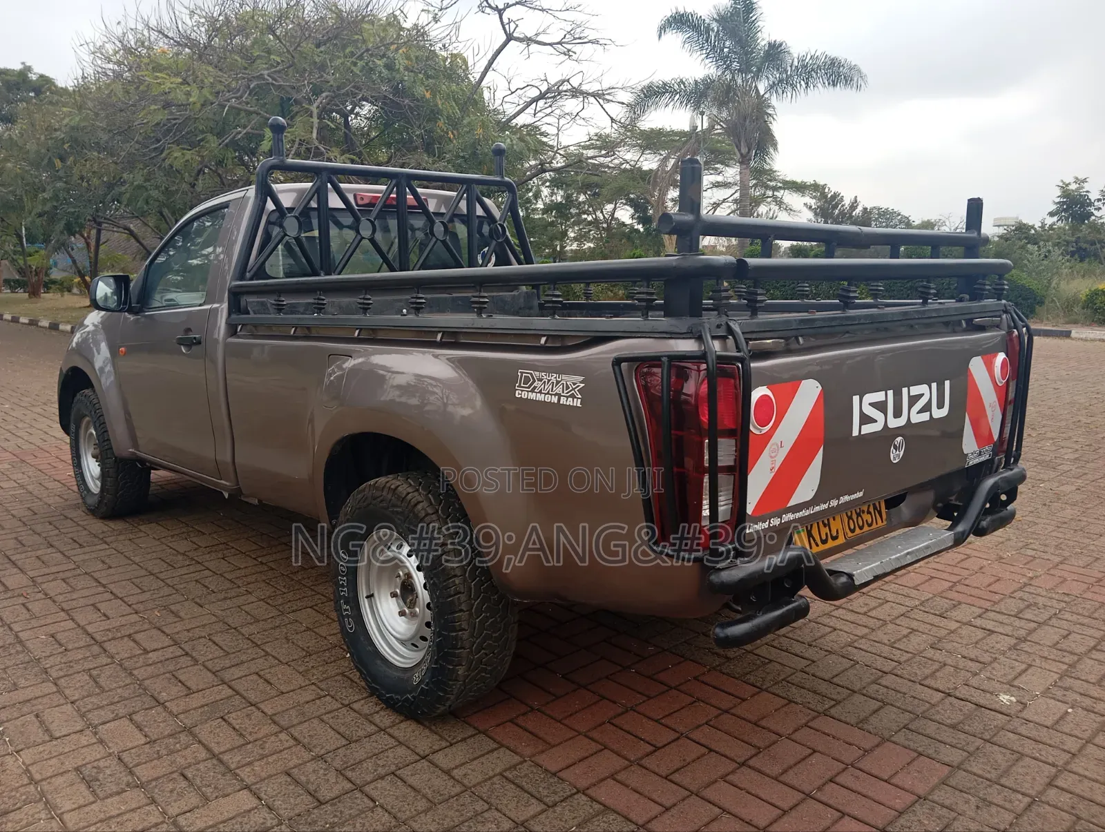 Isuzu D-MAX 2015 Gray 