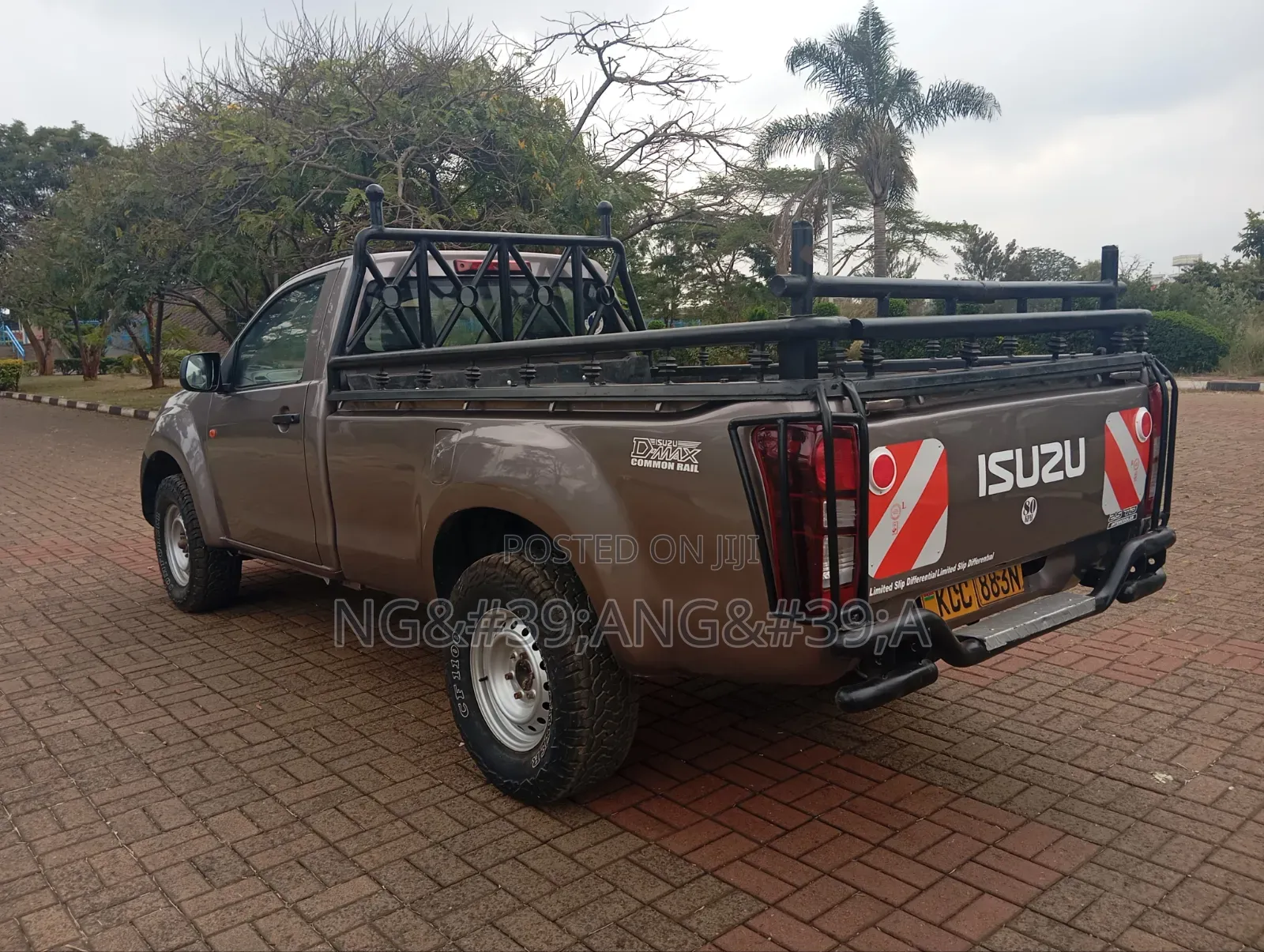 Isuzu D-MAX 2015 Gray 