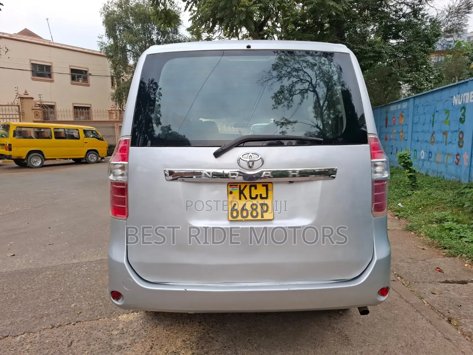 Toyota Noah 2.0 158hp FWD (8 Seater) 2009 Silver