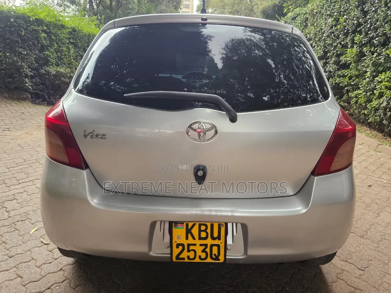 Toyota Vitz 2006 Silver