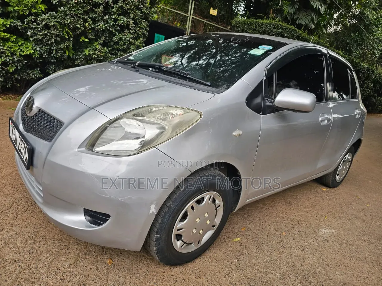 Toyota Vitz 2006 Silver