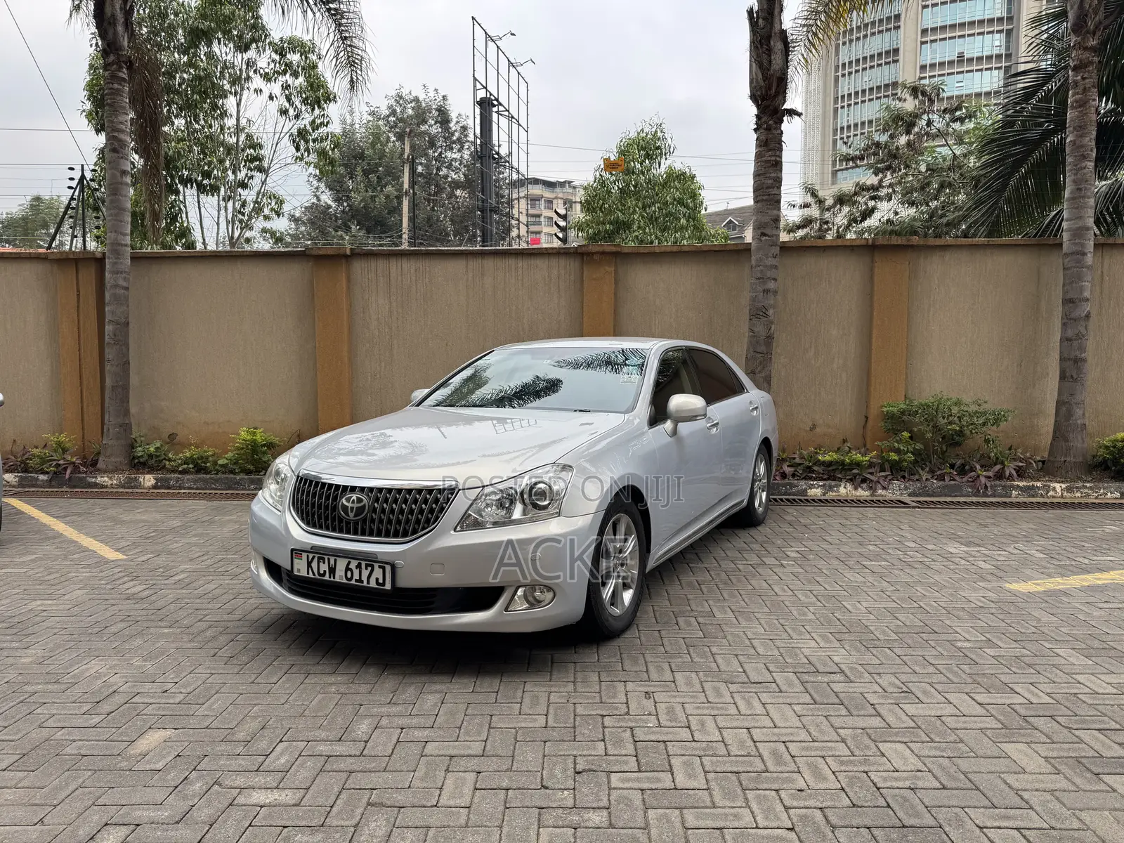 Toyota Crown Majesta 2012