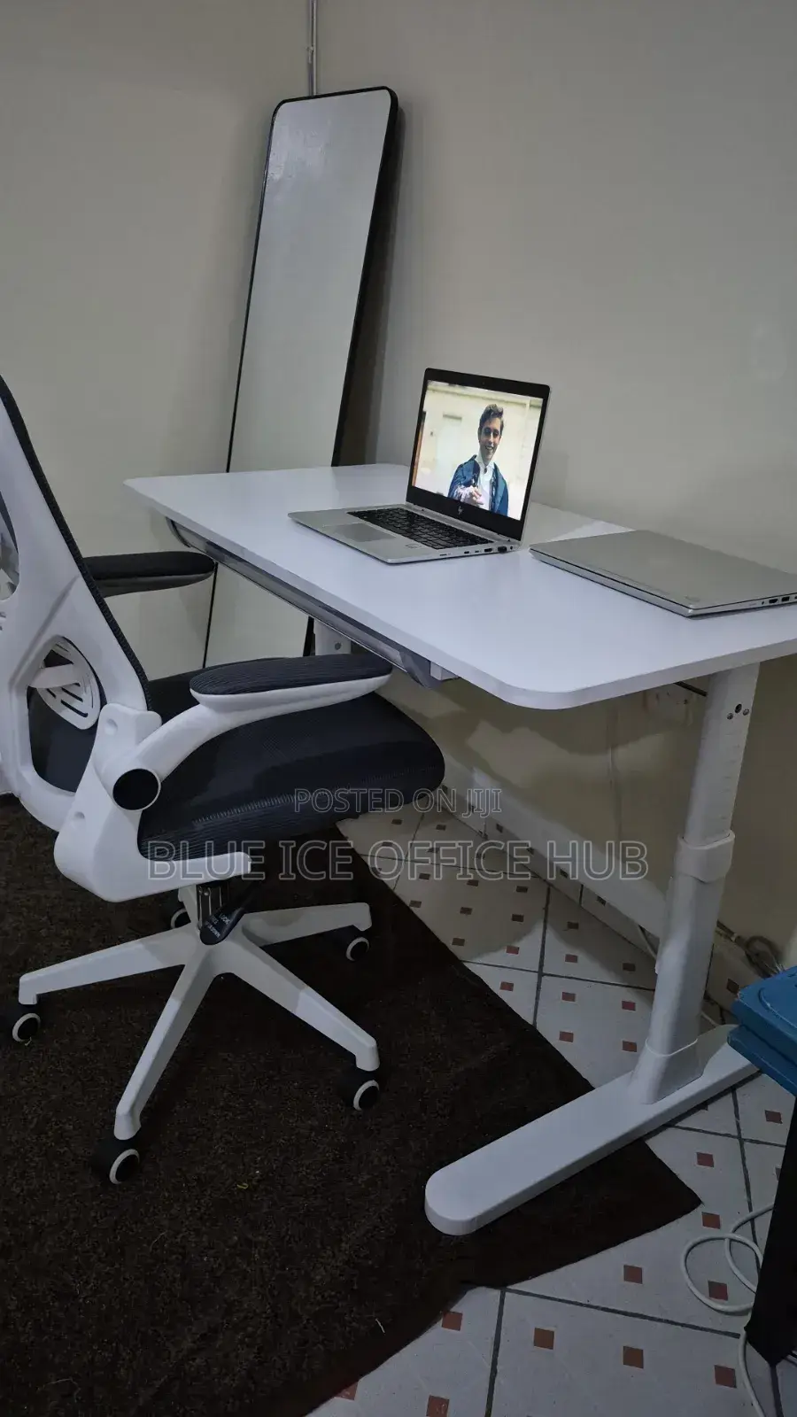 Manual 1.2m Adjustable Table