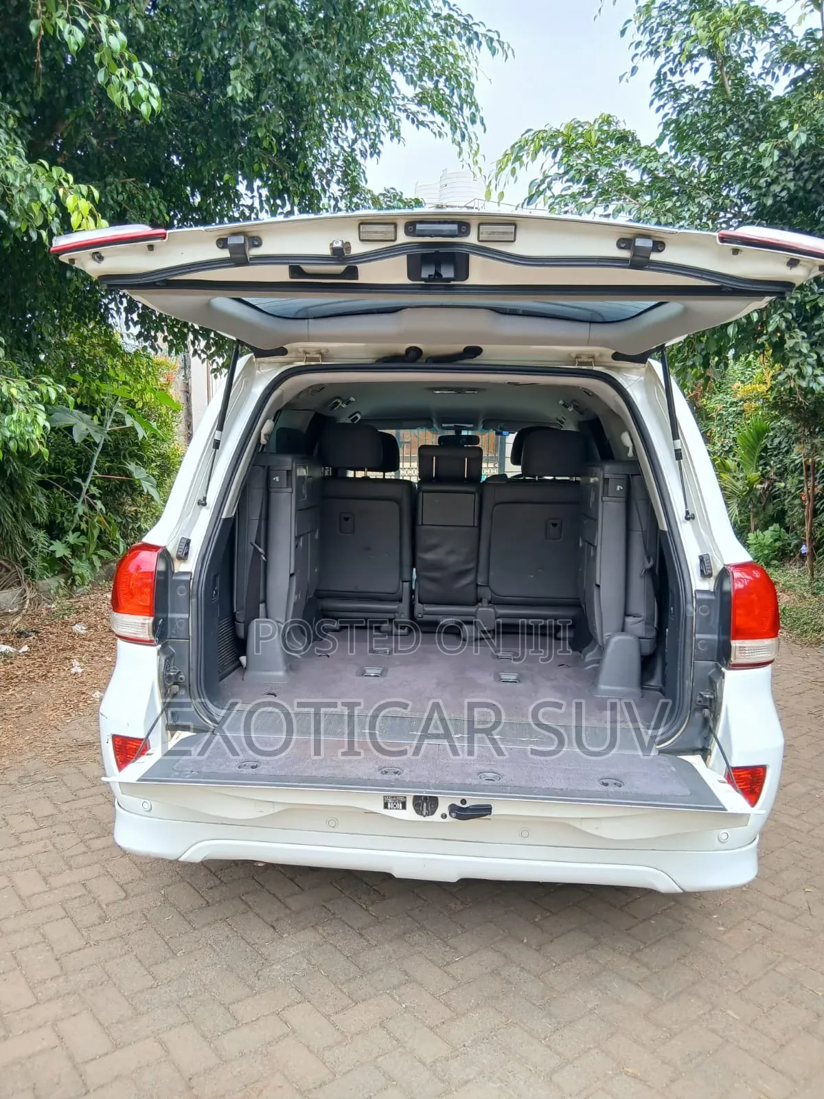 Toyota Land Cruiser 4.6 V8 ZX 2011 White