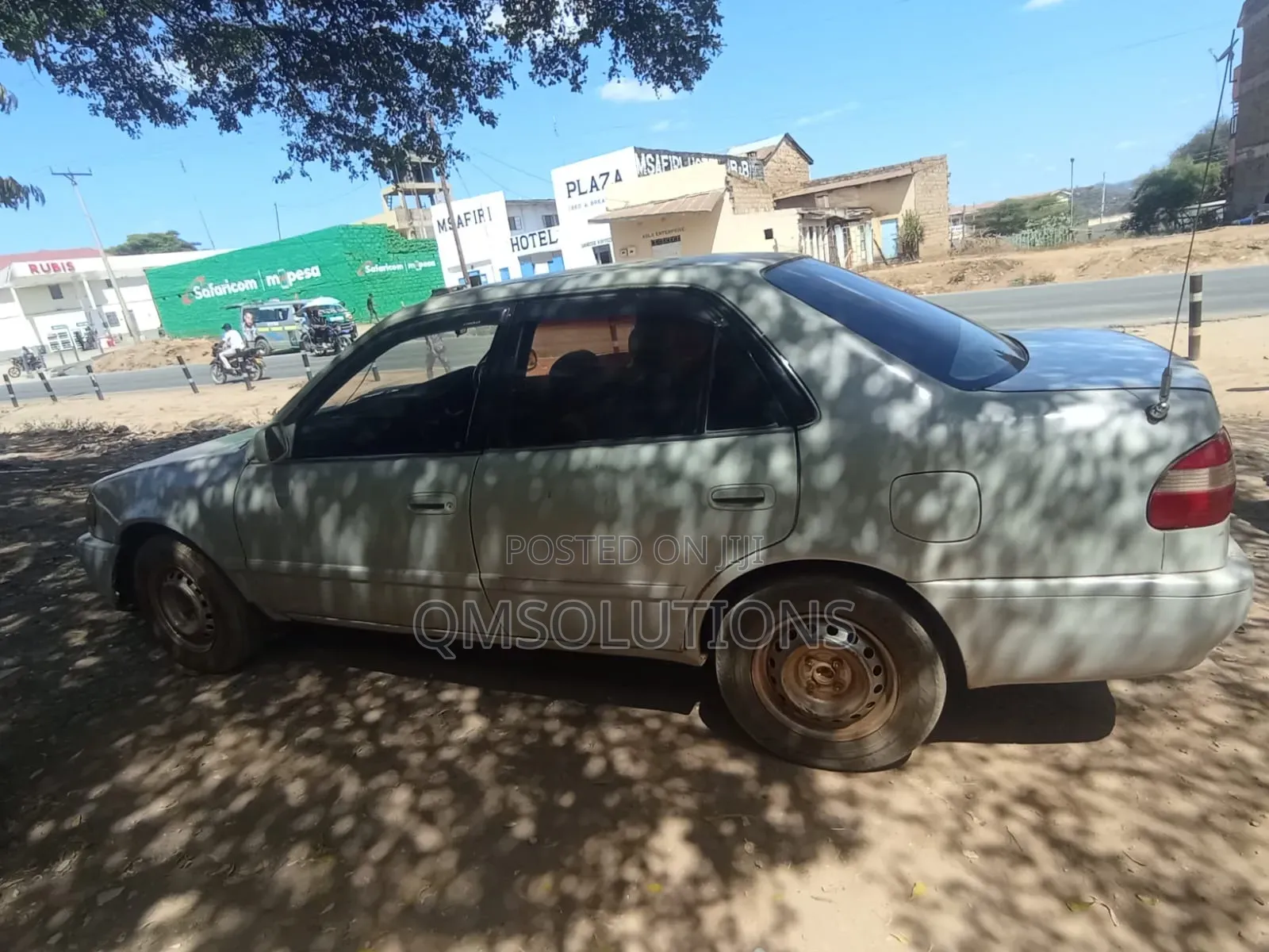Toyota Corolla 1999 White