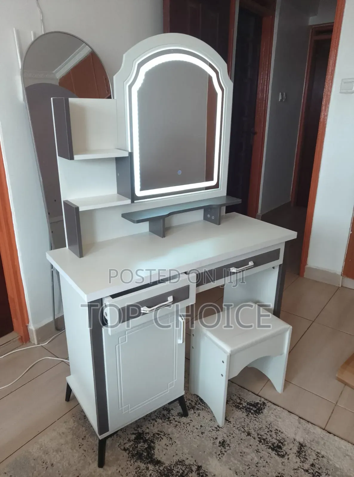 Dressing Table With Lights