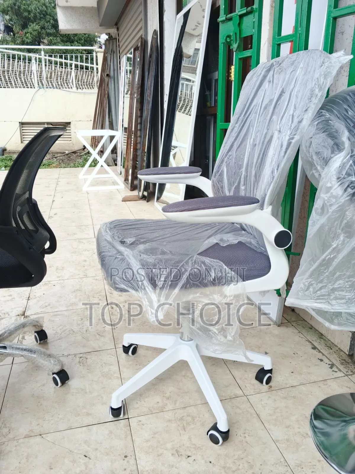 Modern Office Chairs With Adjustable Arms