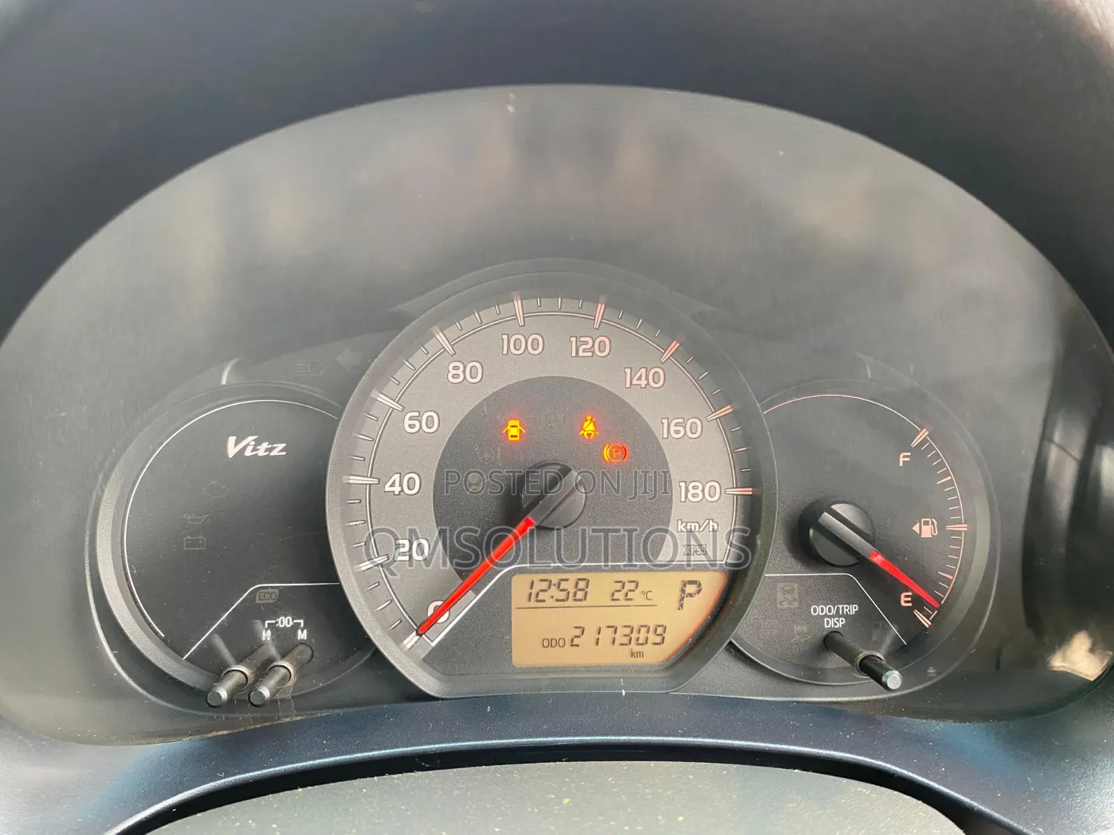 Toyota Vitz 2016 Silver