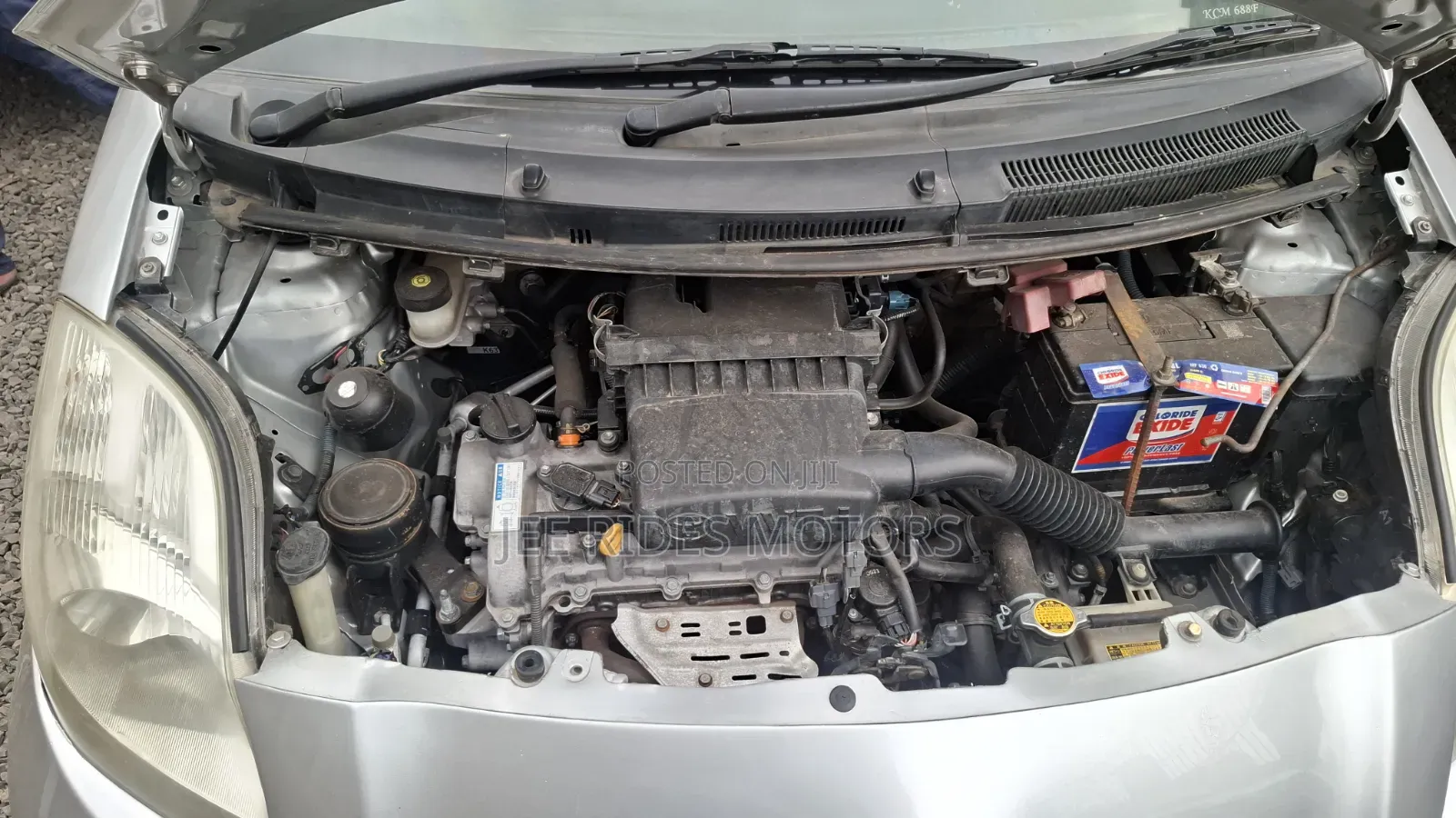 Toyota Vitz 2010 Silver