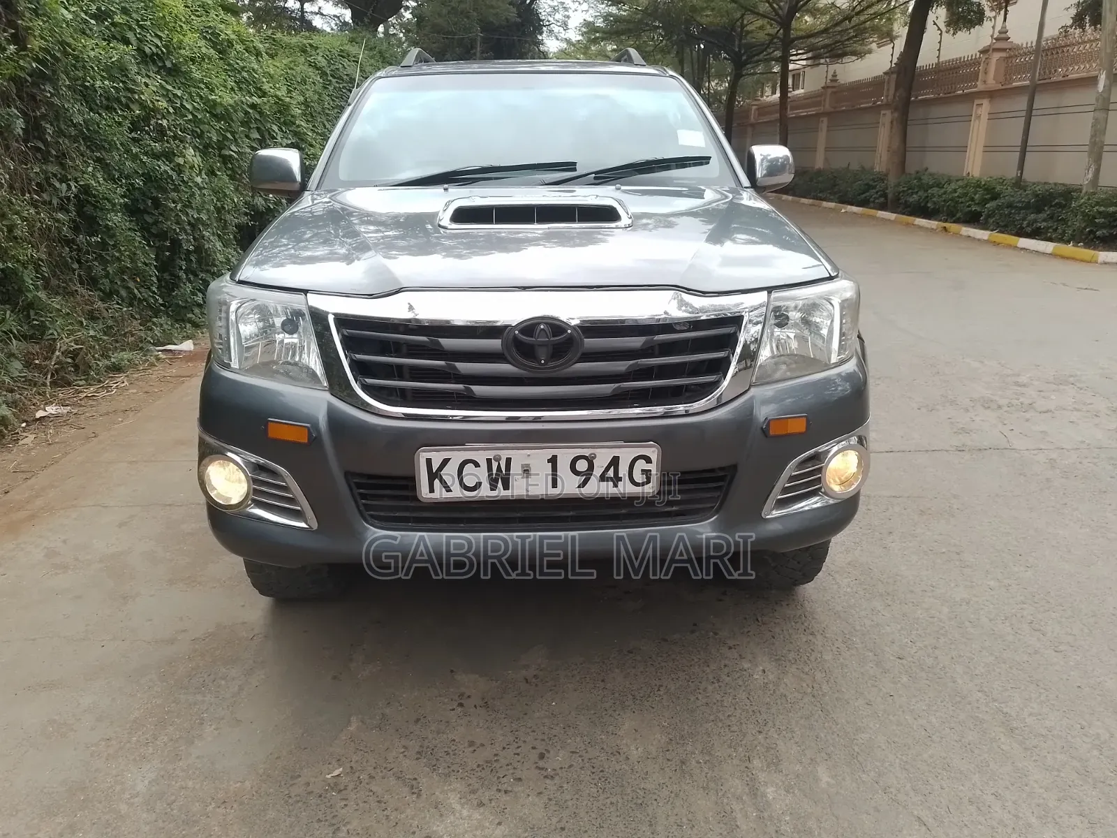 Toyota Hilux 2012 Gray