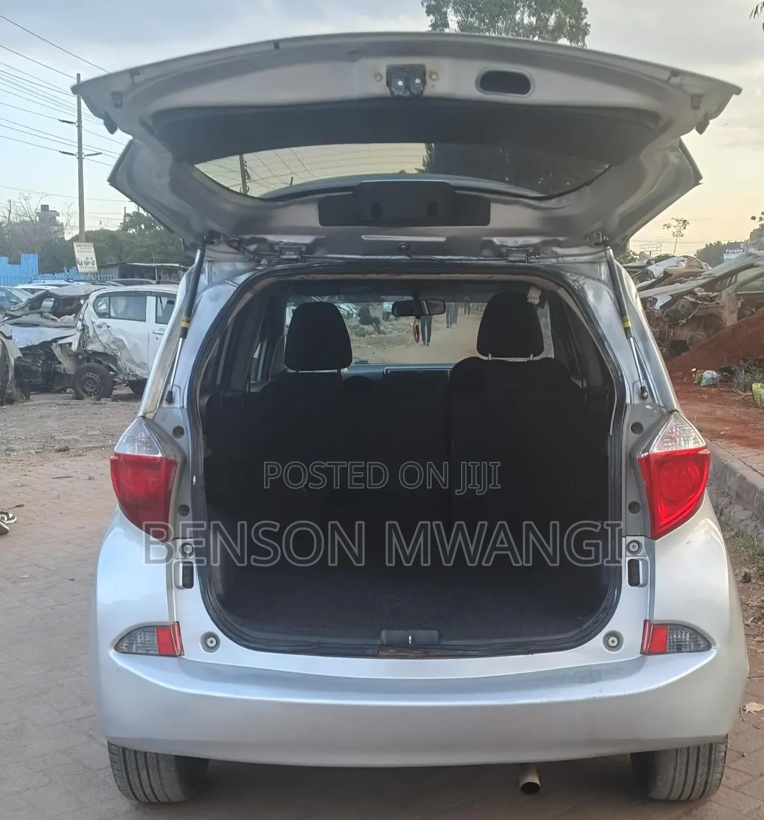 Toyota Ractis 2011 Silver