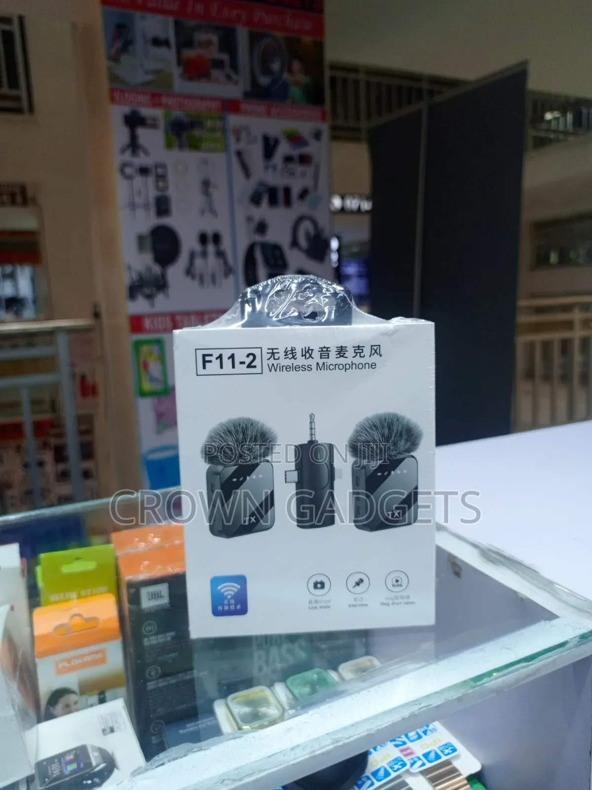 F11-2 3-in-1 Wireless Lavalier Mic With Noise Reduction
