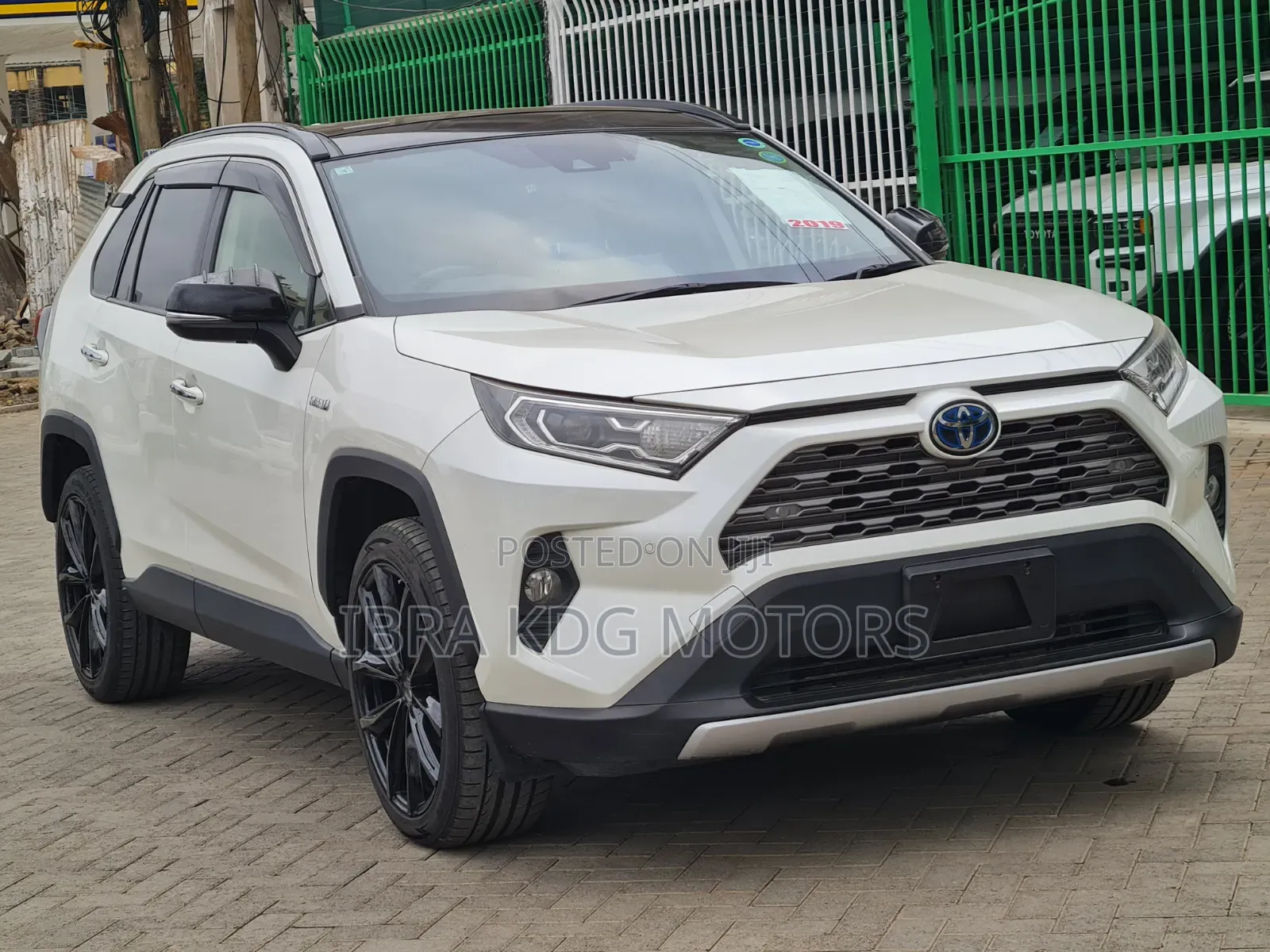 Toyota RAV4 Hybrid 2019 White
