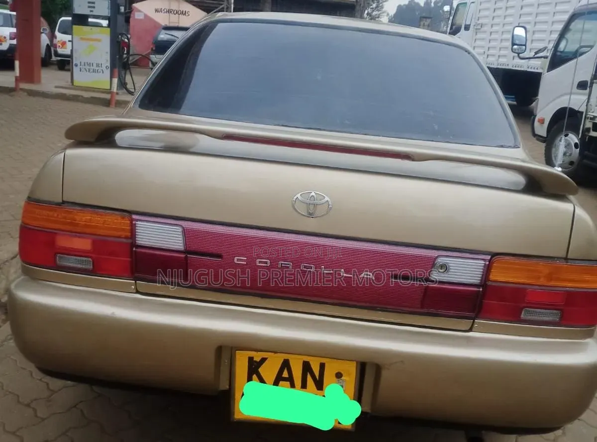 Toyota Corolla 1995 Gold