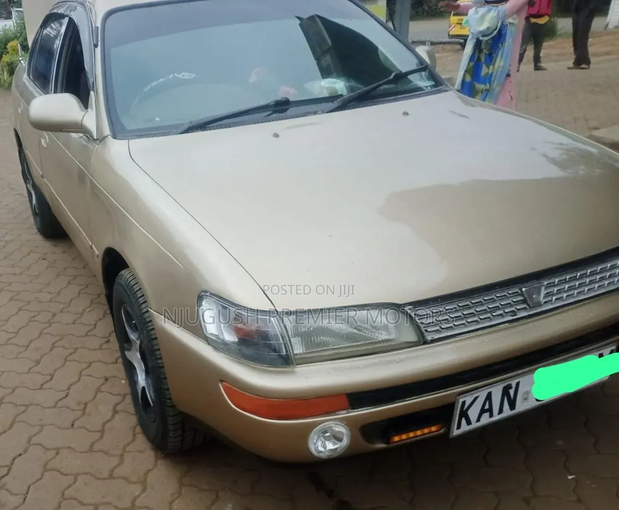 Toyota Corolla 1995 Gold