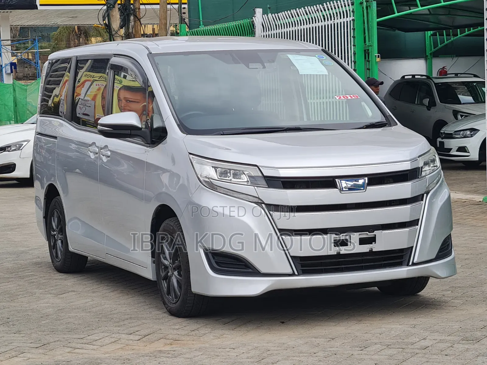 Toyota Noah 2019 Silver