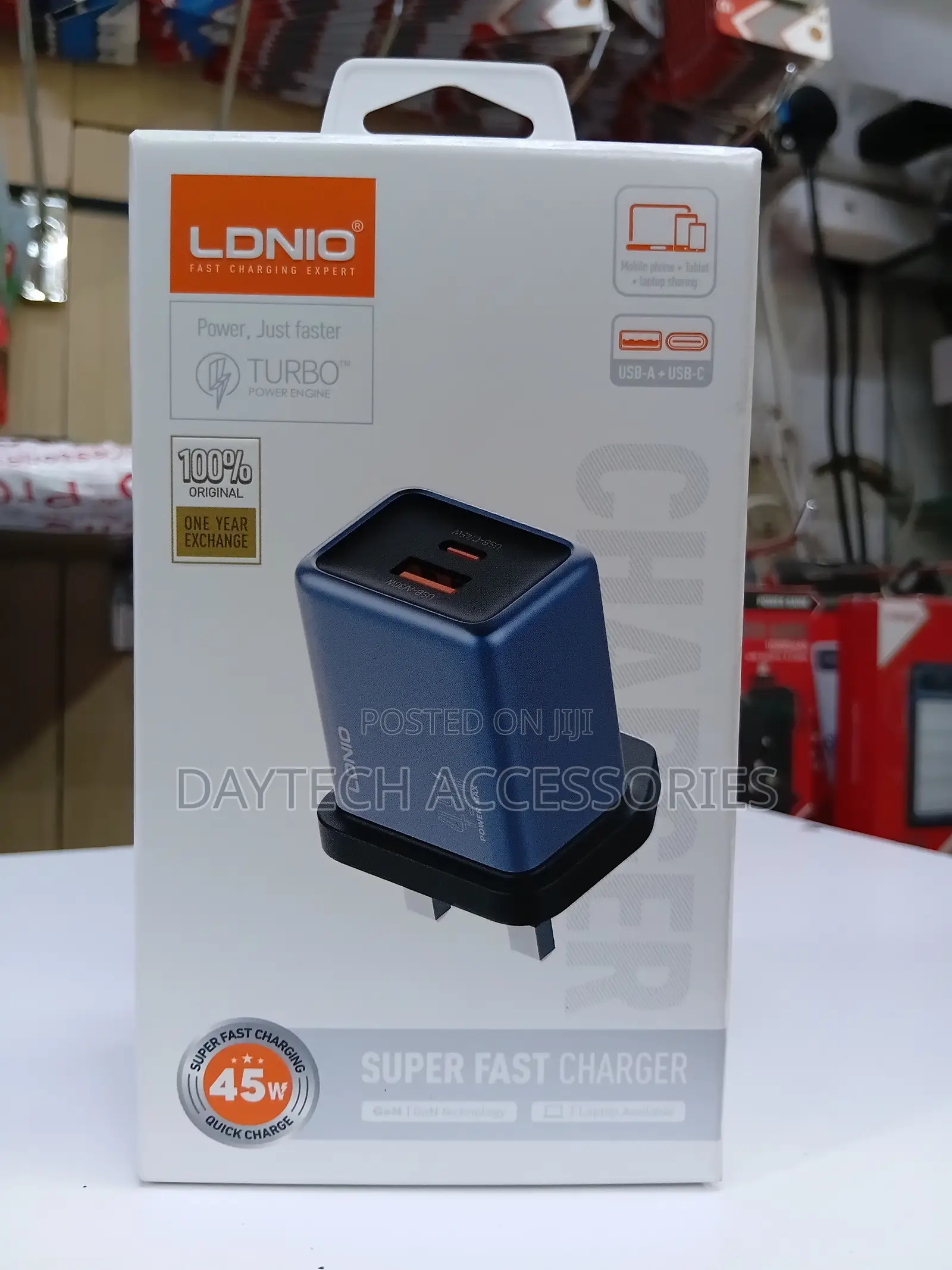 This Is a Ldnio Q12 45w Gan Super Fast Charger.