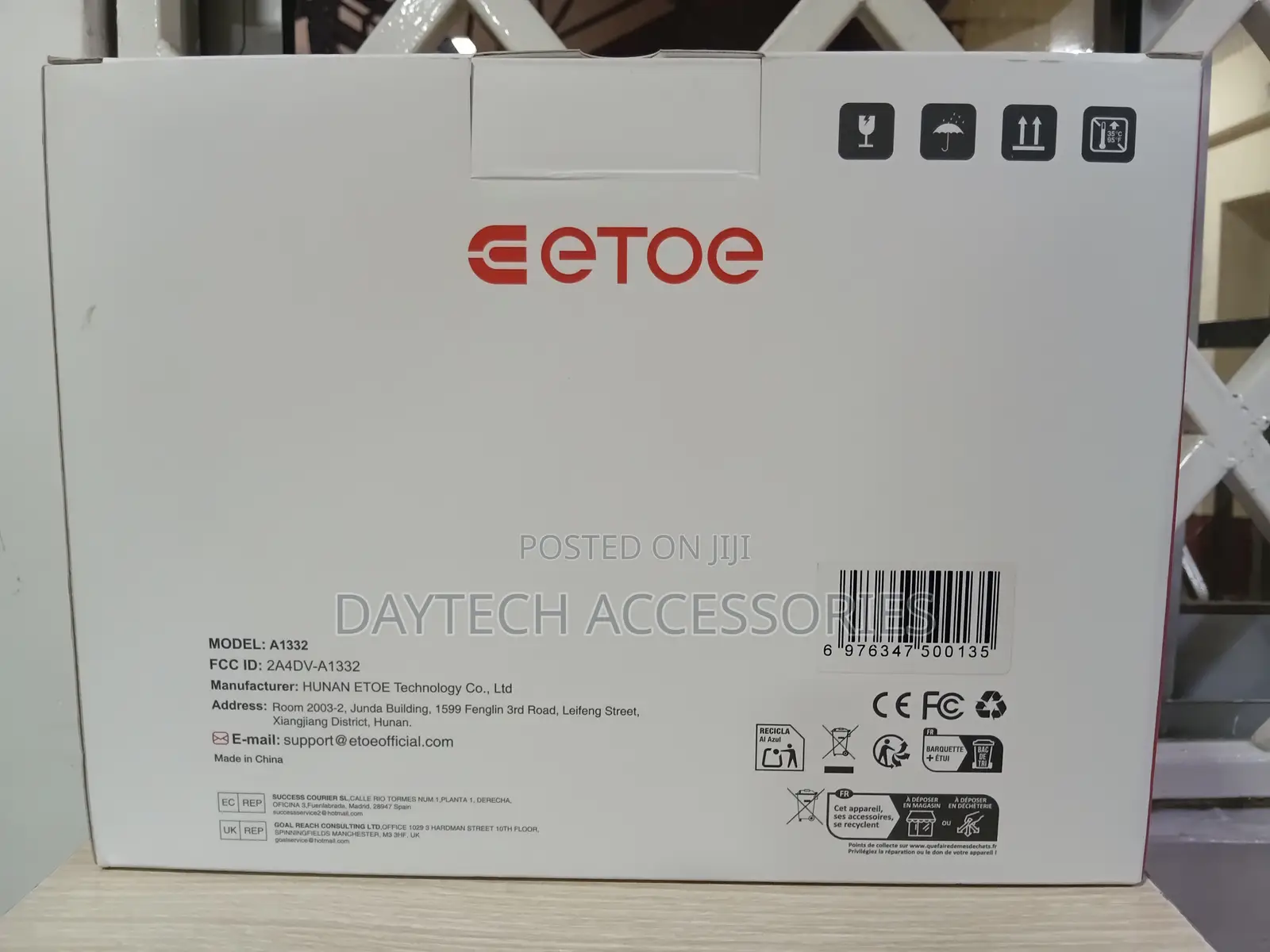 This Is an Etoe E3 Pro 1080p Smart Projector.