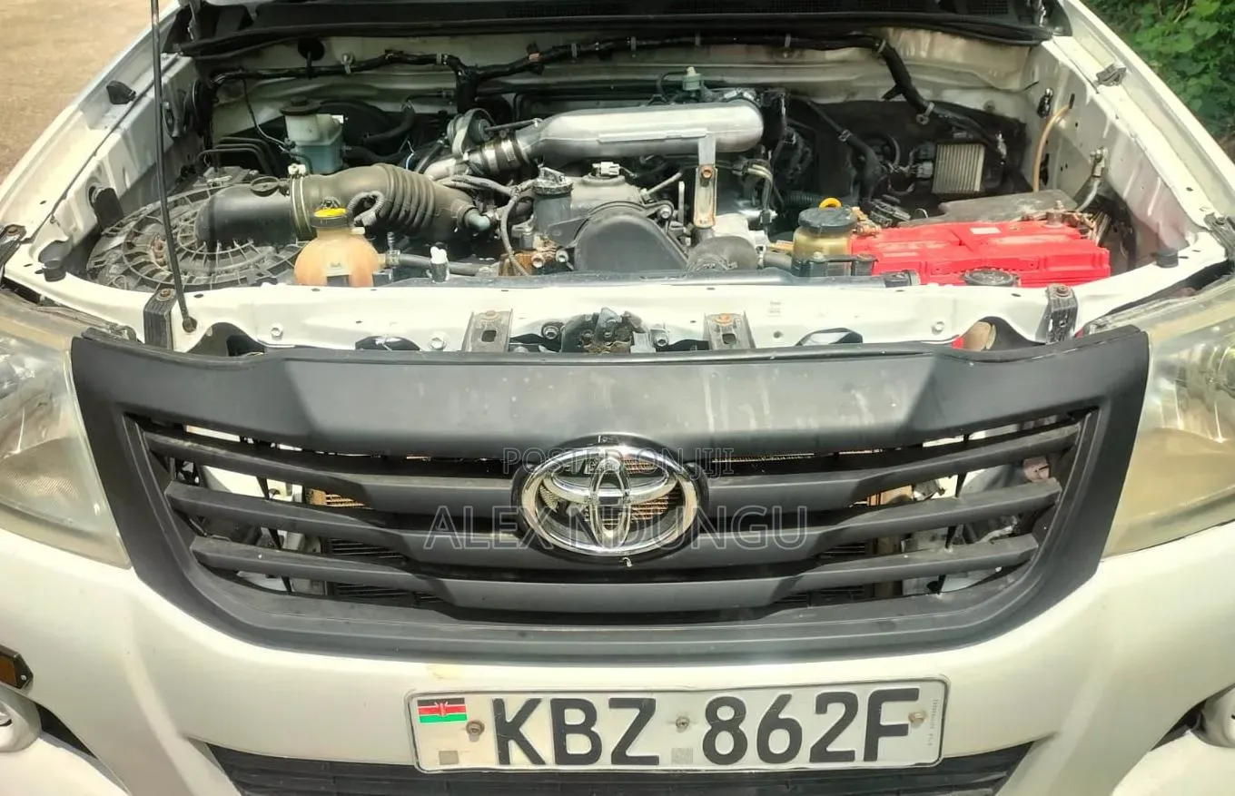Toyota Hilux 2015 White