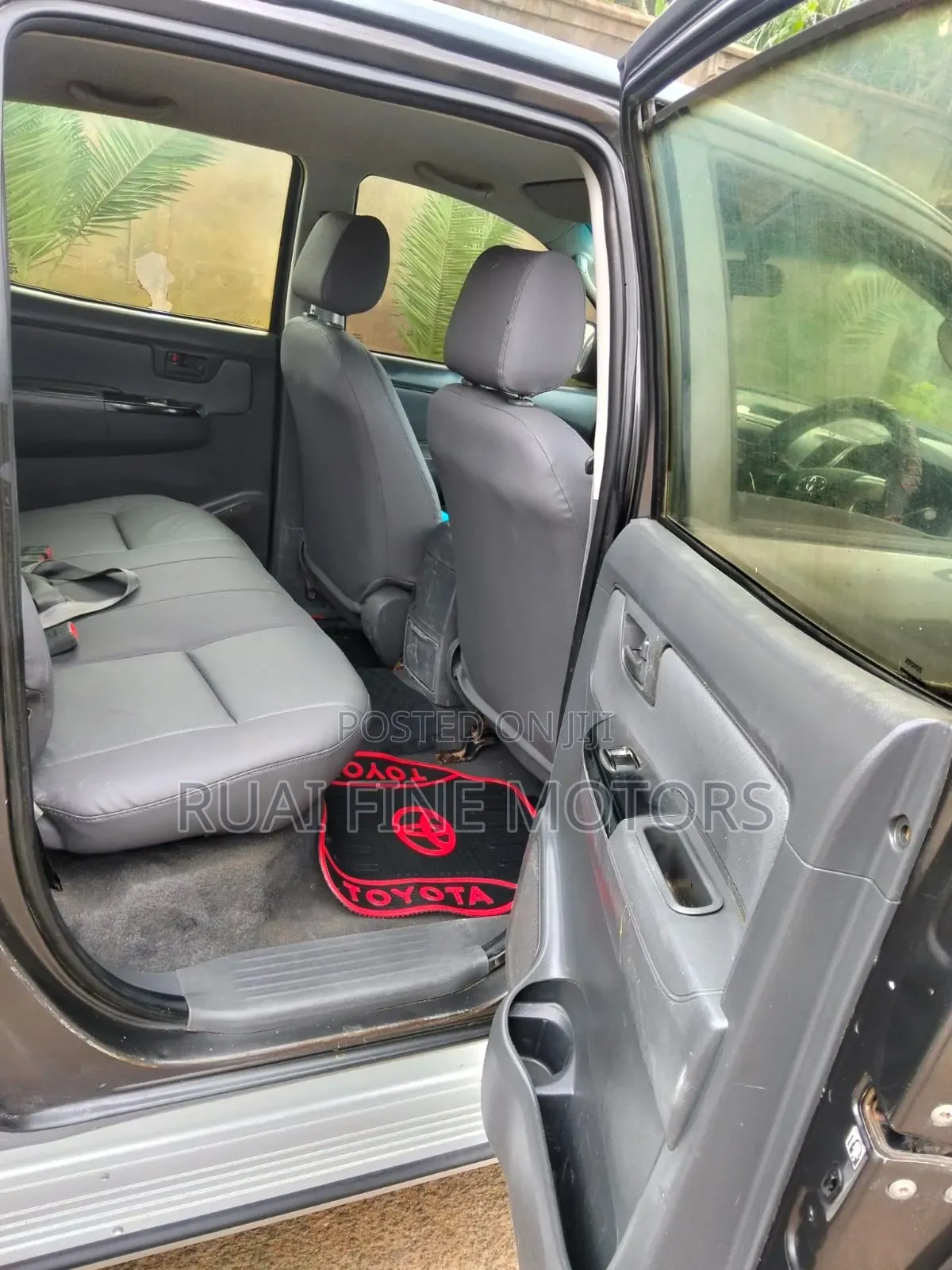 Toyota Hilux 2015 Gray