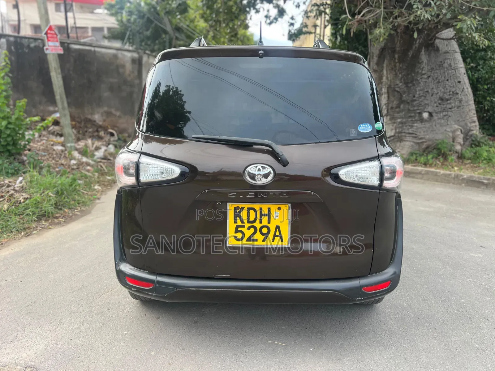 Toyota Sienta 2015 Brown