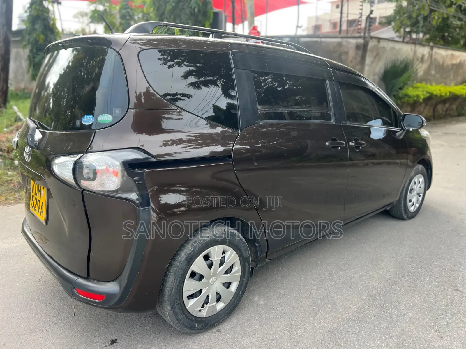 Toyota Sienta 2015 Brown