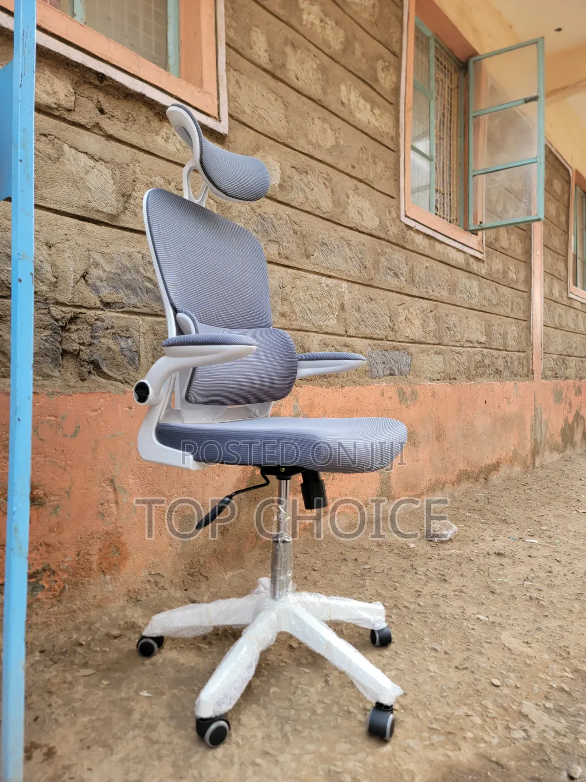 Comfort Executive Office Chairs With a Headrest