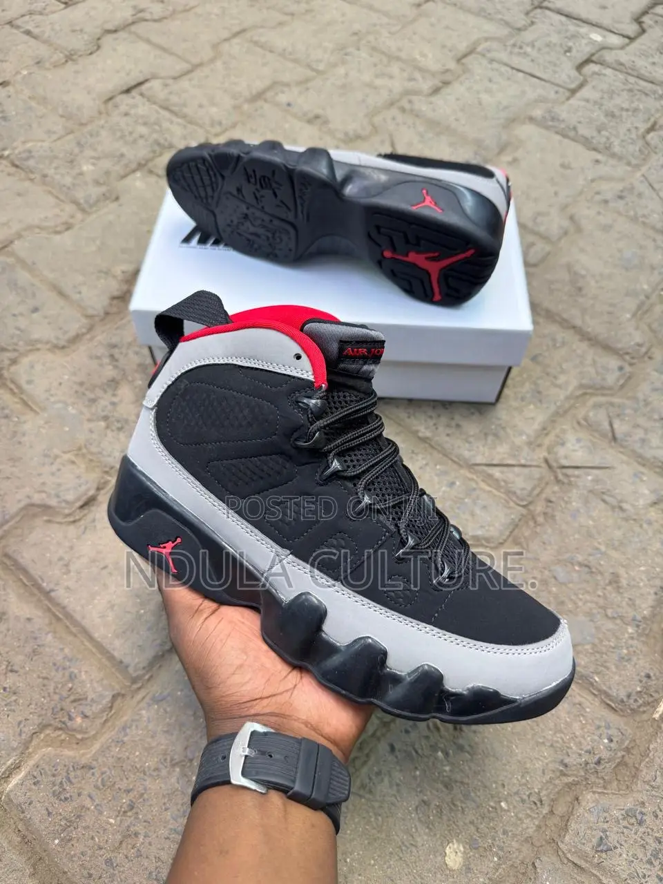 Retro Jordan 11 Sneaker