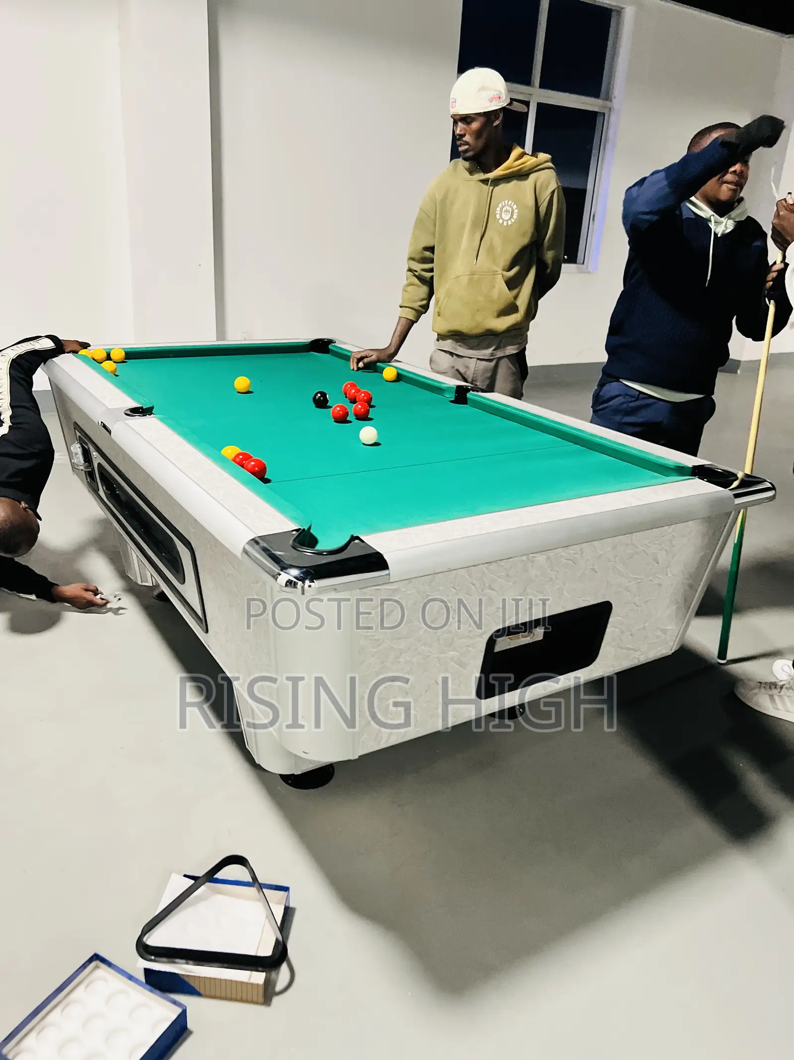 Luxury Pool Table With Professional Cushions Premium Finish