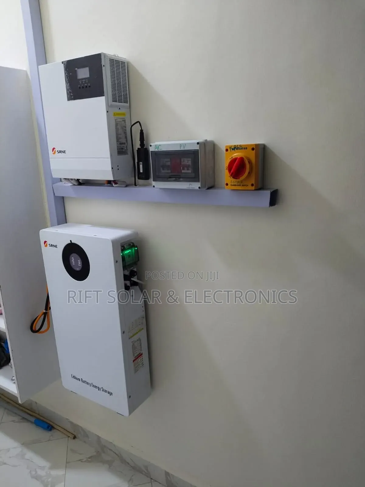 3.2kw - 2.46kwh Lithium -(4)575w Solar - Free Installation Transport
