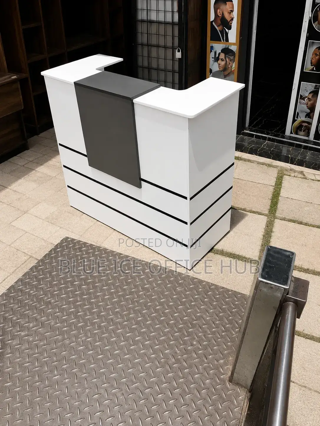 Reception 1.2m Smart Waiting Desk