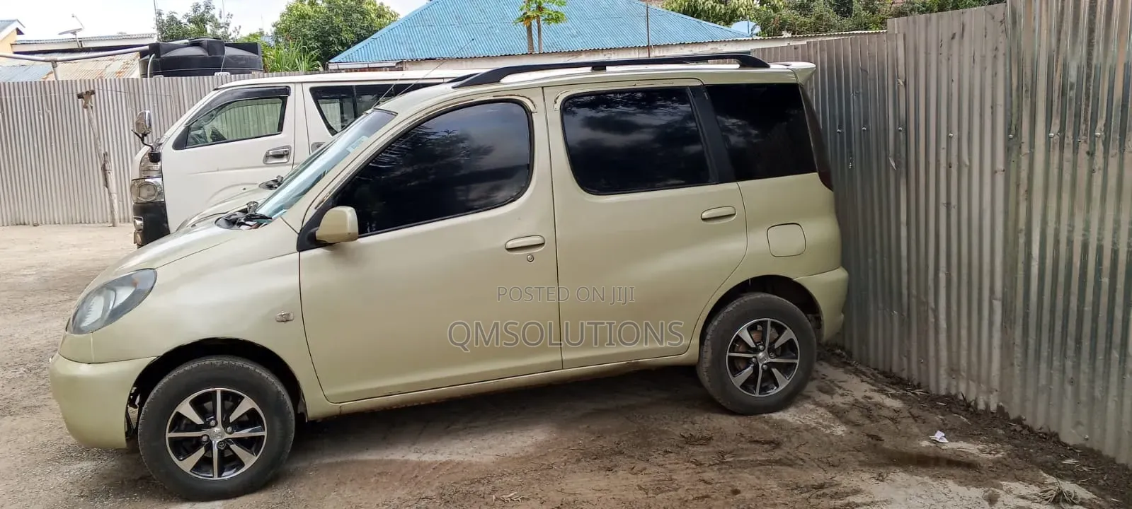 Toyota Fun Cargo 2021 Gold