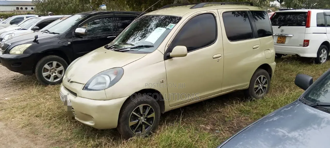 Toyota Fun Cargo 2021 Gold
