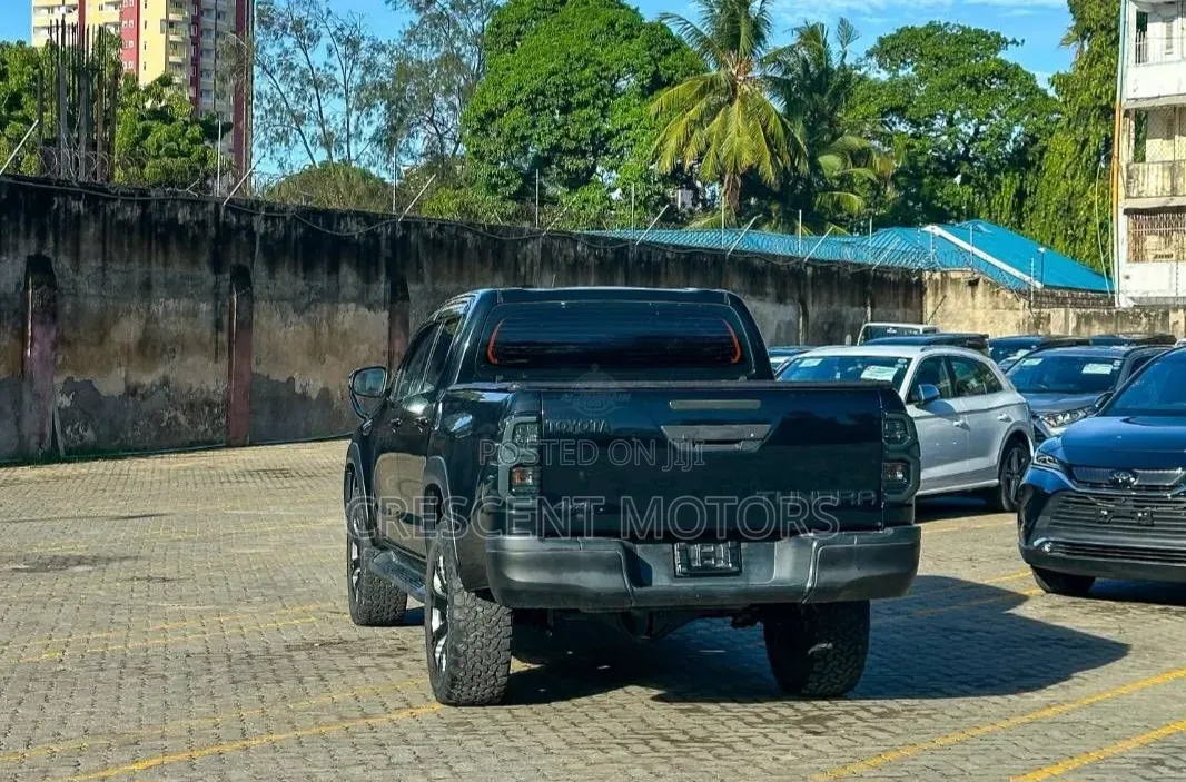 Toyota Tundra 2023 Black