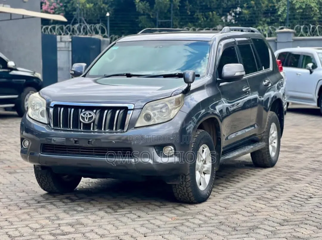 Toyota Land Cruiser Prado 2012 Gray