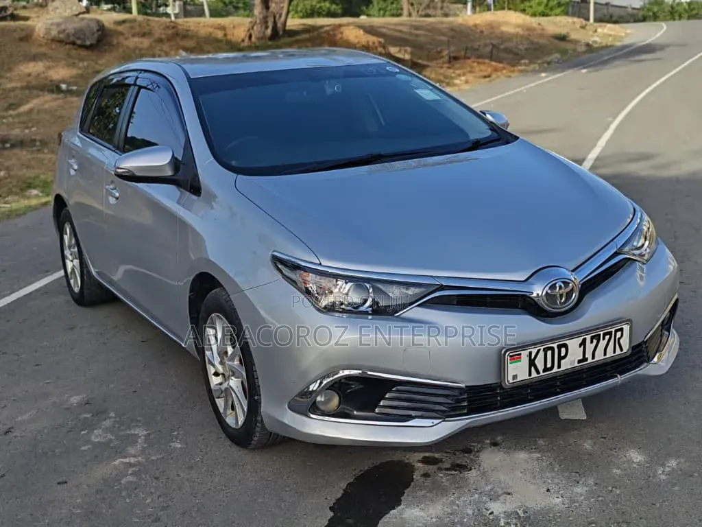 Toyota Auris 2018 Silver
